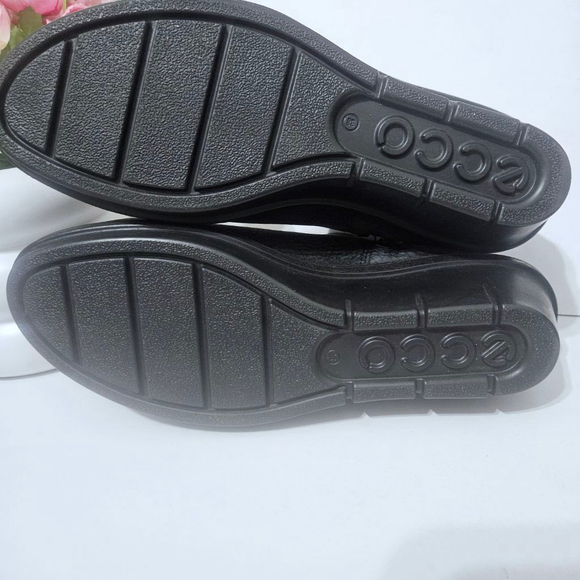 ECCO Skyler Women's Black Leather Side Zip Wedge Booties 7-7.5 EU 38 - Picture 7 of 7